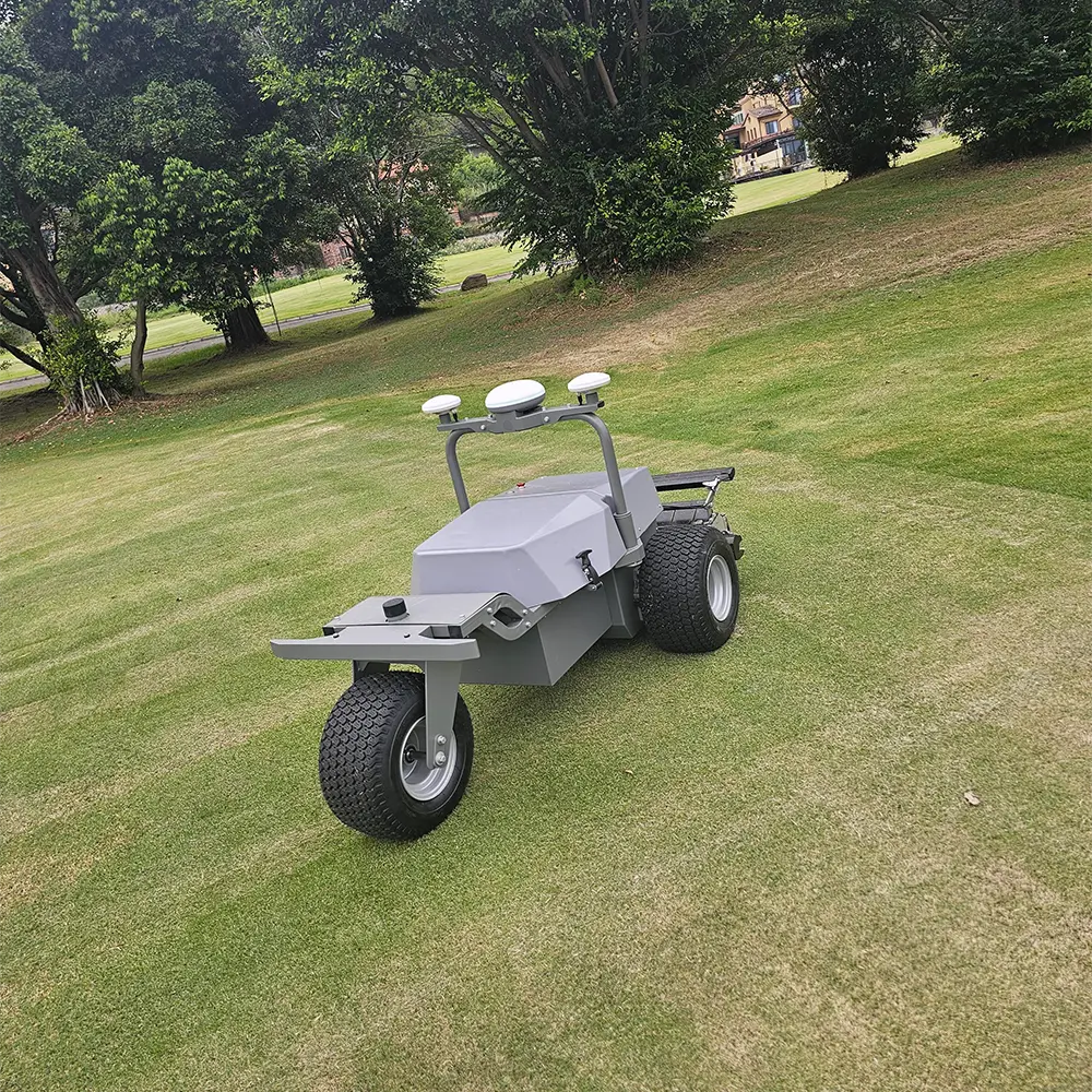 FJD RCM01 cylinderklippare på en golfbana i sluttande terräng